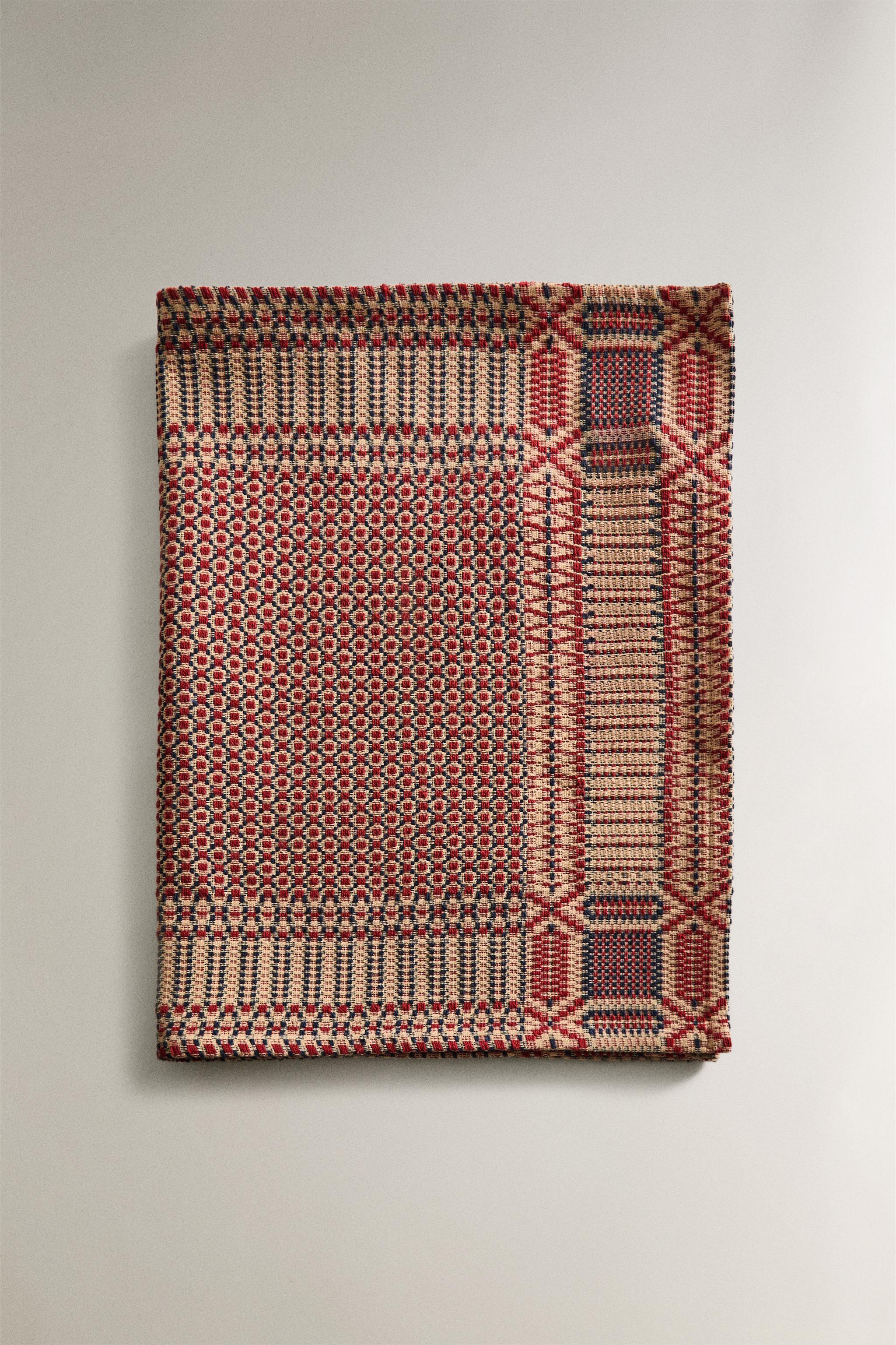 CHRISTMAS JACQUARD TABLE RUNNER